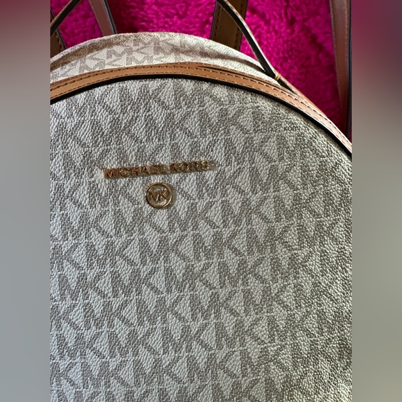 **SOLD**NWOT Michael Kors Signature Valerie Medium Backpack. - Picture 10 of 15